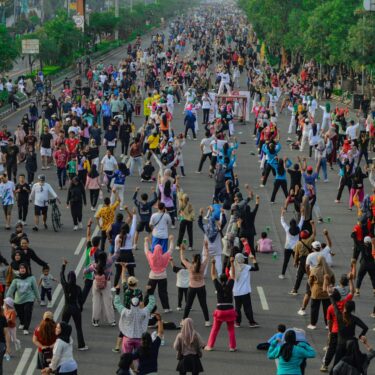 Gerakan Sehat di Margo Mulyo: Senyum Tetangga saat Cek Kesehatan Gratis