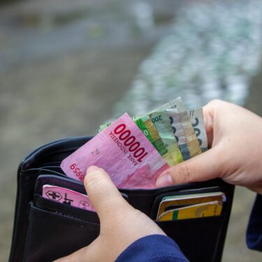 Saat Rupiah Melemah, Cek Lagi Polis Asuransi Kesehatan Anda: Siap-siap Kaget Biaya Dokter Luar Negeri!