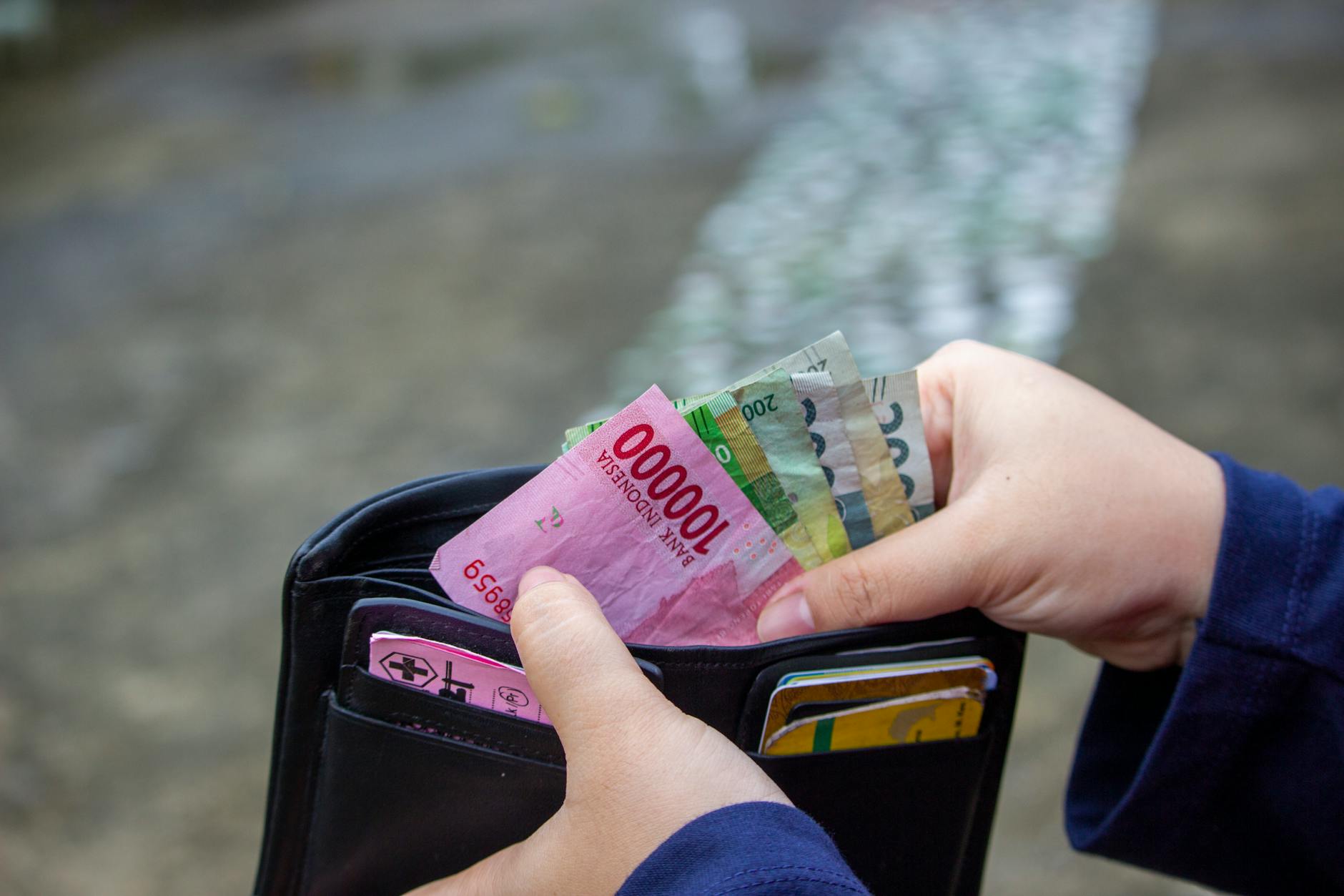 Saat Rupiah Melemah, Cek Lagi Polis Asuransi Kesehatan Anda: Siap-siap Kaget Biaya Dokter Luar Negeri!