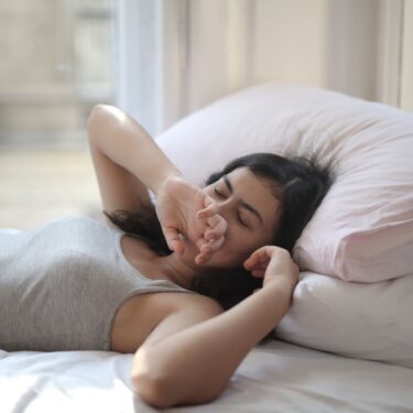 Tidur Cukup, Kunci Lenyapkan Kantuk Siang dan Jaga Badan Tetap Fit