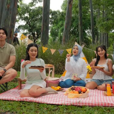 Lebih dari Sekadar Langkah: Ternyata Jalan Kaki Bareng Anak Bisa Jadi 'Vitamin' Keluarga