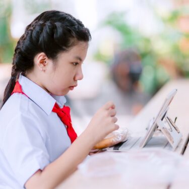 Revolusi Digital di Klinik: Bukan Sekadar Canggih, Demi Kita!