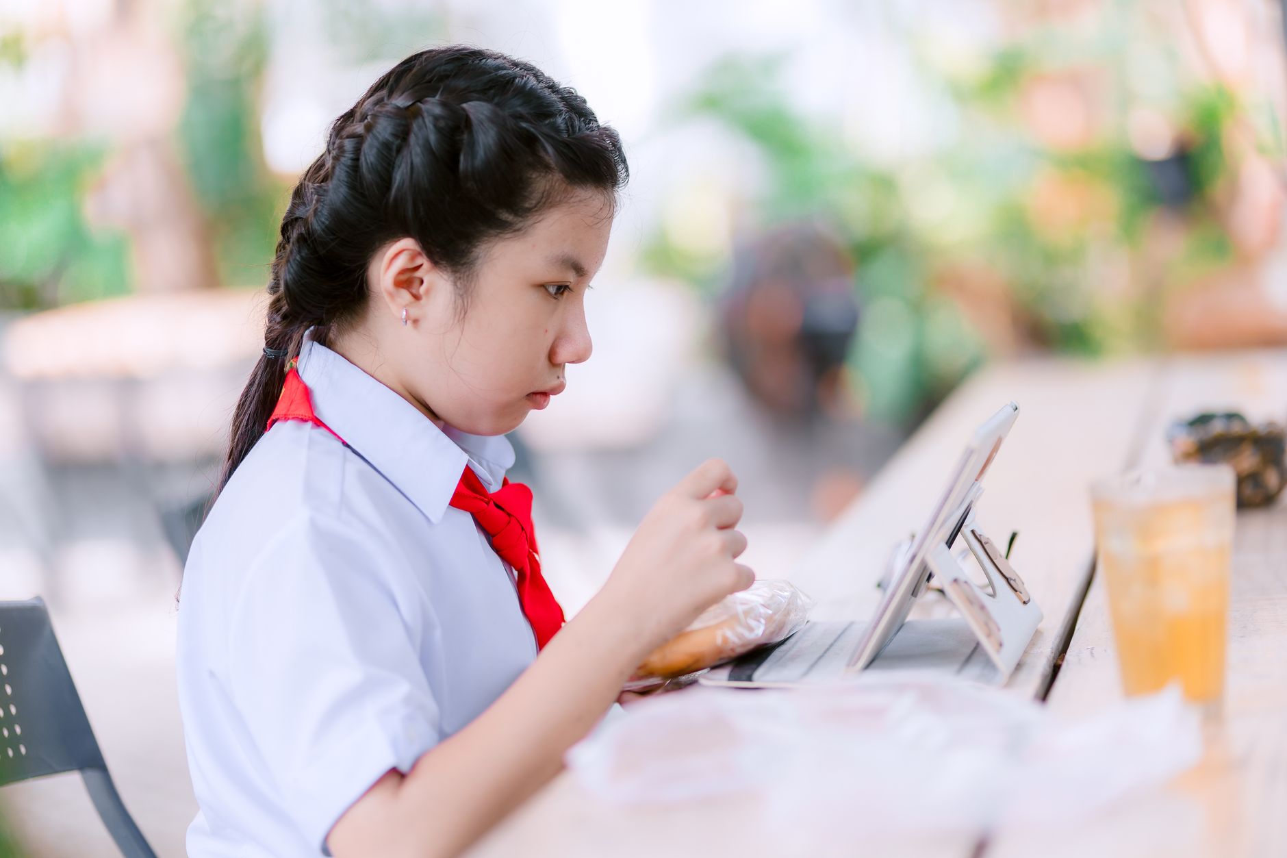 Revolusi Digital di Klinik: Bukan Sekadar Canggih, Demi Kita!