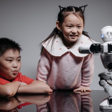 Robot Dokter di Masa Depan: Bukan Sekadar Canggih, Tapi Kunci Perbaikan Layanan Kesehatan Kita